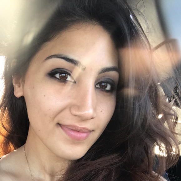 Meet your Posher, Monica - Picture 1 of 1